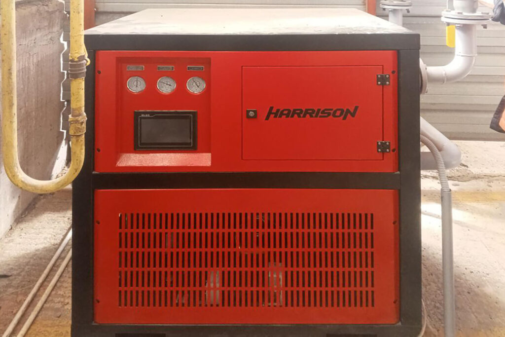 Осушители рефрижераторного типа harrison hrs d9823000 в одном из цехов завода в таганроге
